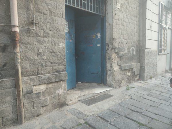negozio in affitto a Napoli