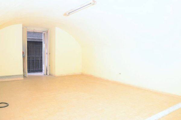locale commerciale in affitto a Napoli in zona Pendino / San Giuseppe