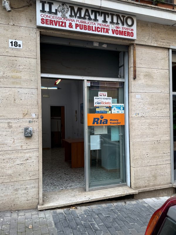 locale commerciale in affitto a Napoli in zona Vomero