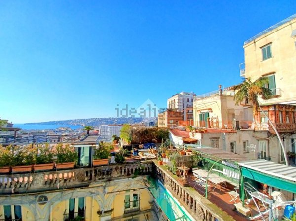 appartamento in affitto a Napoli in zona Chiaia