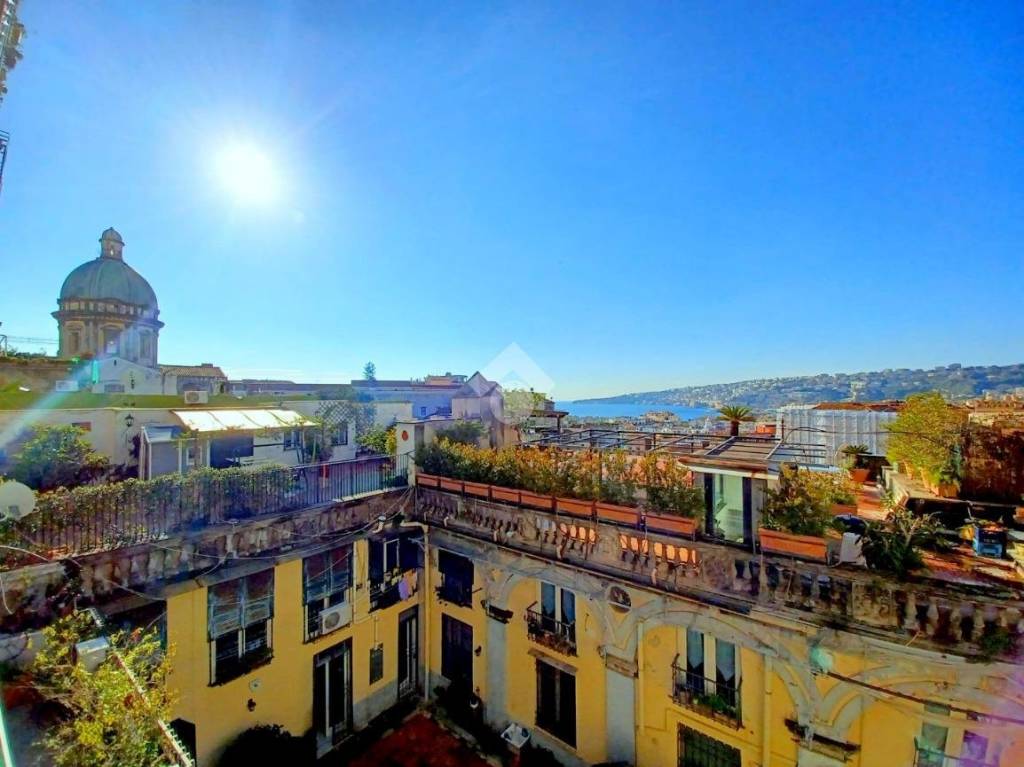 appartamento in affitto a Napoli in zona Chiaia