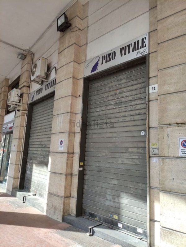 locale commerciale in affitto a Napoli in zona Arenella