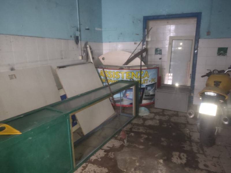 negozio in affitto a Napoli