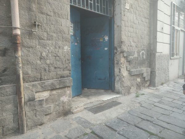negozio in affitto a Napoli
