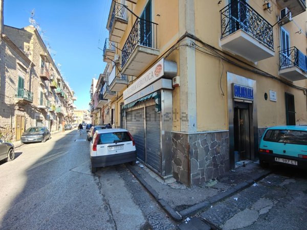 locale commerciale in affitto a Napoli in zona San Giovanni a Teduccio