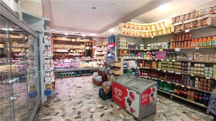 locale commerciale in affitto a Napoli in zona Capodichino