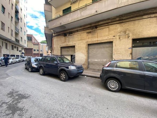 negozio in affitto a Napoli in zona Fuorigrotta