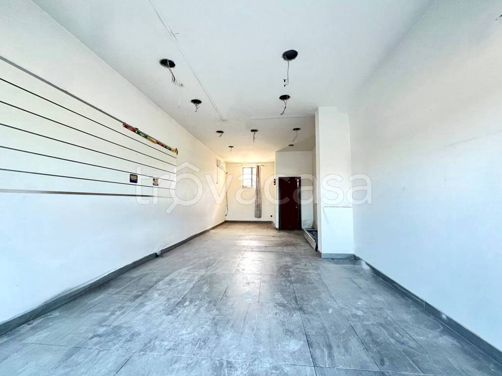 negozio in affitto a Napoli in zona Ponticelli