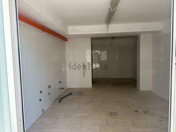 locale commerciale in affitto a Napoli in zona Capodimonte / Colli Aminei