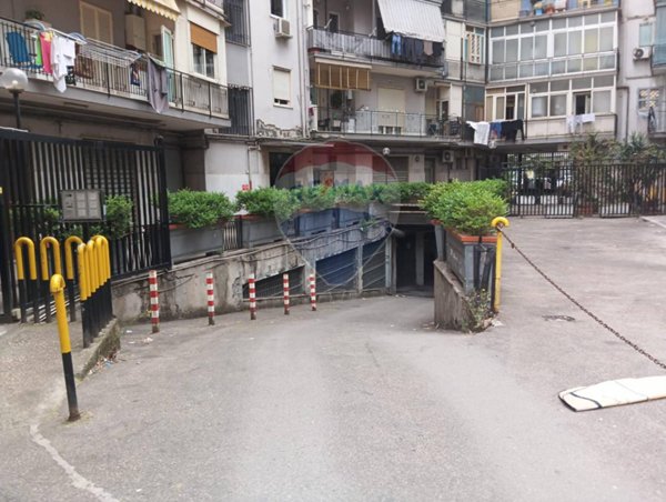 locale di sgombero in affitto a Napoli in zona Pendino / San Giuseppe