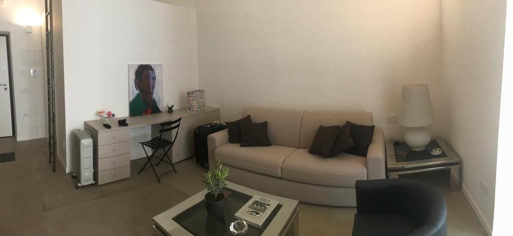 appartamento in affitto a Napoli in zona Chiaia