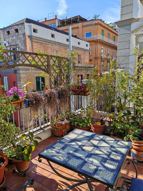 appartamento in affitto a Napoli in zona Chiaia