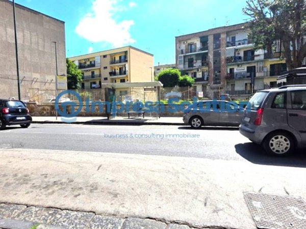 negozio in affitto a Napoli in zona Fuorigrotta