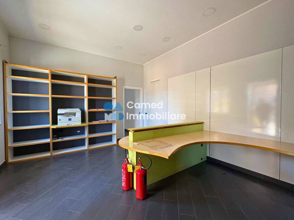 ufficio in affitto a Napoli in zona Bagnoli