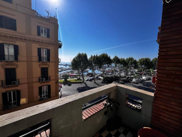 appartamento in affitto a Napoli in zona Chiaia