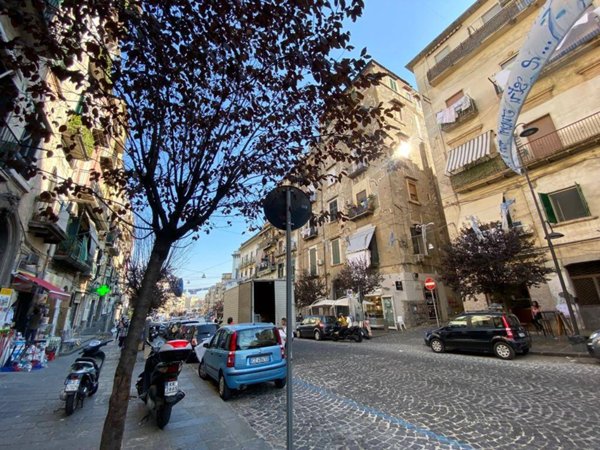 negozio in affitto a Napoli