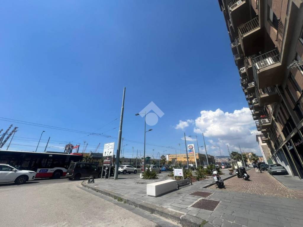 ufficio in affitto a Napoli in zona Poggioreale