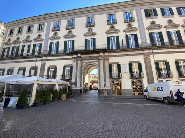 appartamento in affitto a Napoli in zona Chiaia