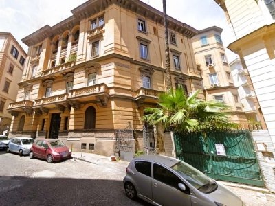 appartamento in affitto a Napoli in zona Chiaia
