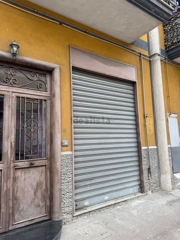 locale commerciale in affitto a Napoli in zona Secondigliano