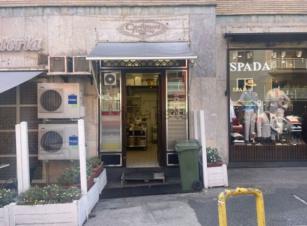 locale commerciale in affitto a Napoli in zona Chiaia