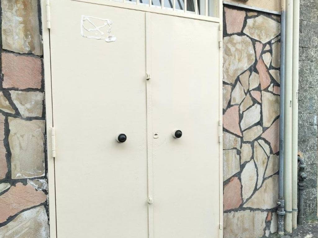 negozio in affitto a Napoli in zona Secondigliano