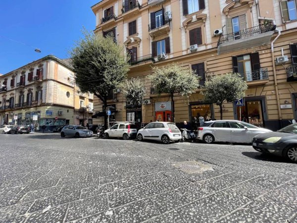 negozio in affitto a Napoli