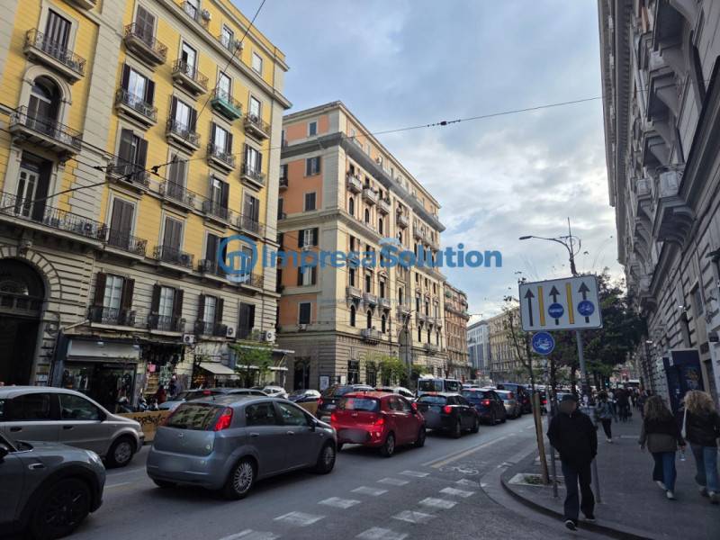 locale commerciale in affitto a Napoli