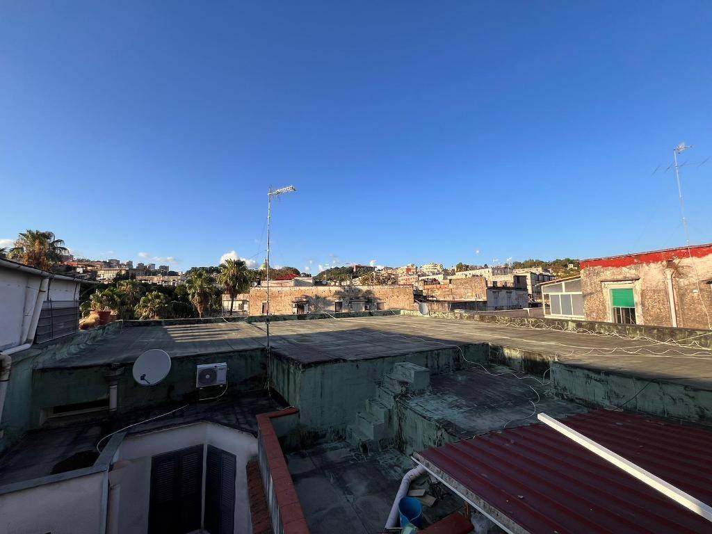 appartamento in affitto a Napoli in zona Stella