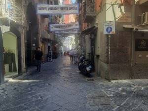 negozio in affitto a Napoli in zona Chiaia