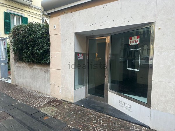 locale commerciale in affitto a Napoli in zona Vomero