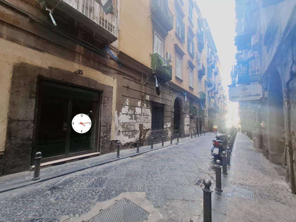 locale commerciale in affitto a Napoli in zona Chiaia