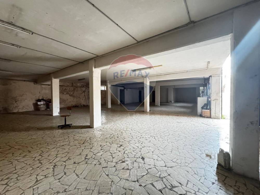 locale di sgombero in affitto a Napoli