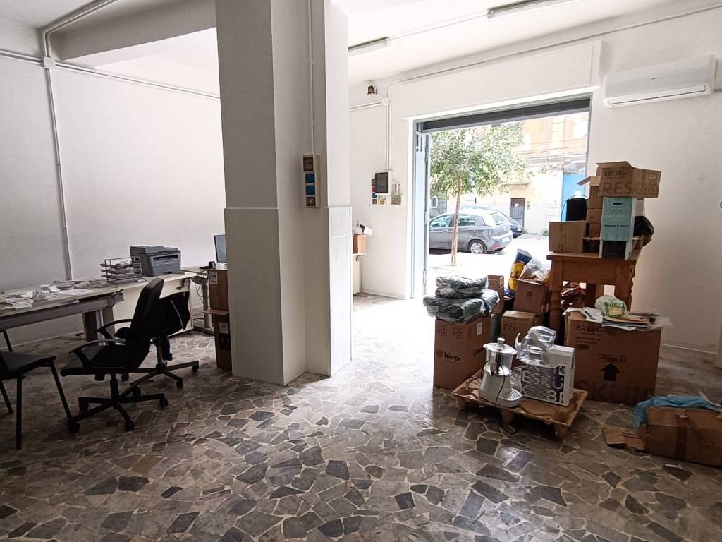 negozio in affitto a Napoli