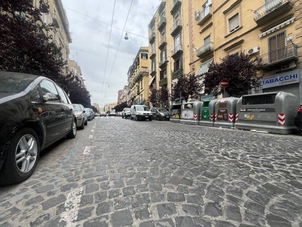 negozio in affitto a Napoli