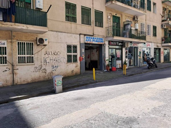 negozio in affitto a Napoli in zona Arenella