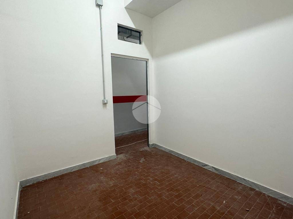 locale commerciale in affitto a Napoli