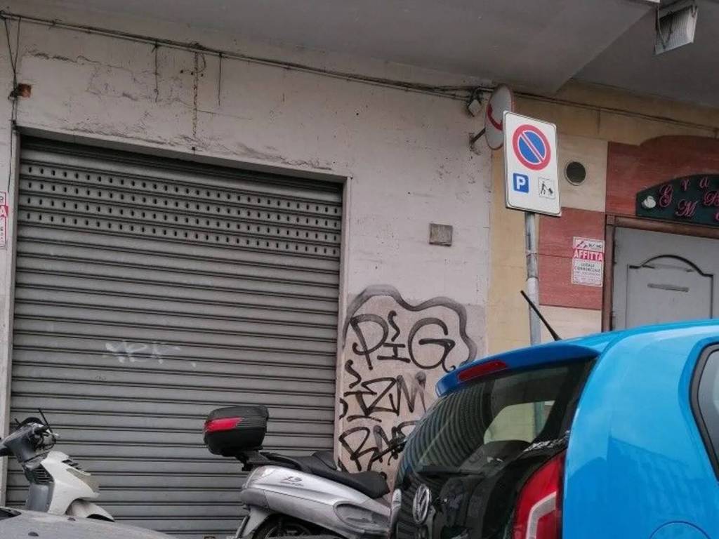 negozio in affitto a Napoli
