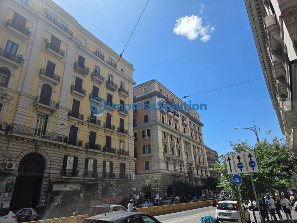 negozio in affitto a Napoli