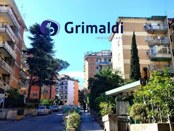 negozio in affitto a Napoli in zona Vomero