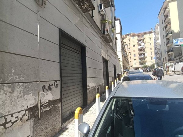 negozio in affitto a Napoli in zona Vomero