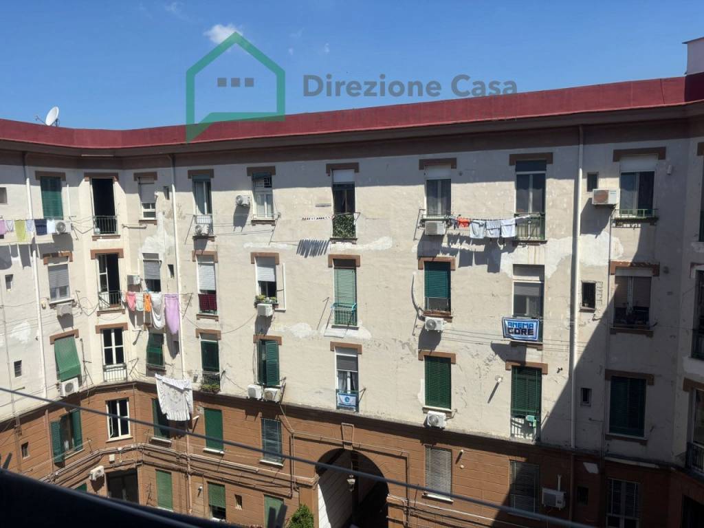 negozio in affitto a Napoli
