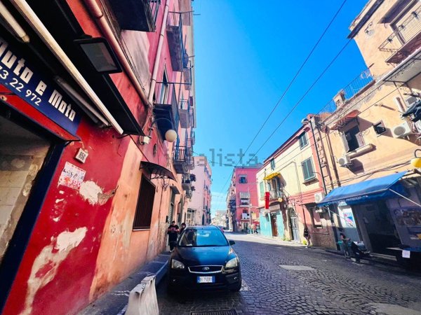 locale commerciale in affitto a Napoli in zona Barra