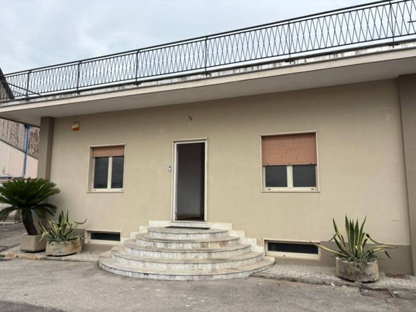 ufficio in affitto a Napoli in zona San Giovanni a Teduccio