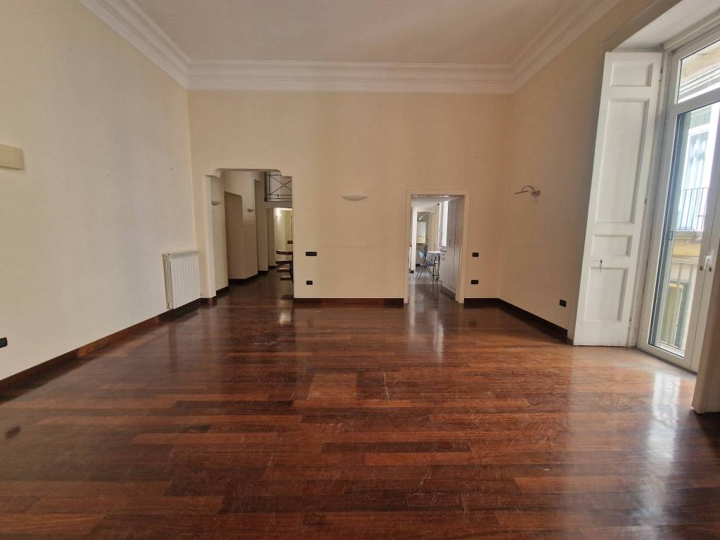 appartamento in affitto a Napoli in zona Chiaia