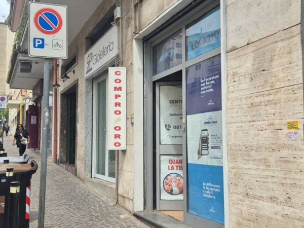 negozio in affitto a Napoli in zona Arenella