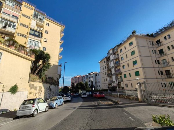 negozio in affitto a Napoli in zona Bagnoli