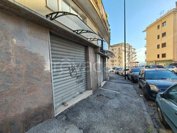 negozio in affitto a Napoli in zona Posillipo