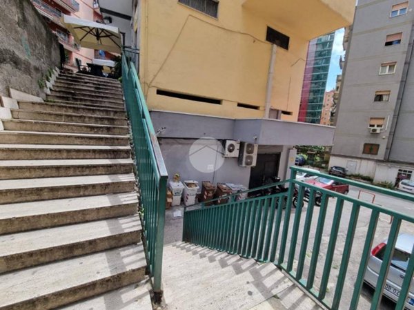 locale commerciale in affitto a Napoli in zona Vomero