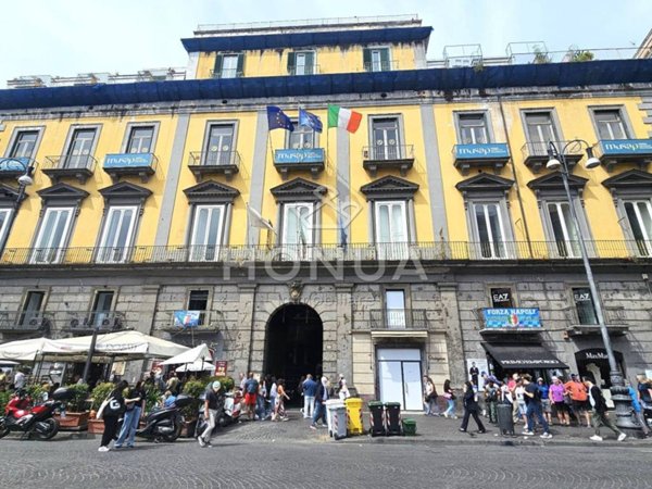 locale commerciale in affitto a Napoli in zona Chiaia
